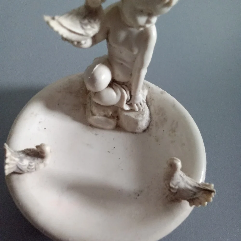 Depose Italy Cherub Birdbath Figurine Ivory Resin Angel with Birds Marked 85